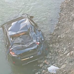 bingolde otomobil peri cayina uctu 1i agir 2 yarali C41pJqwO