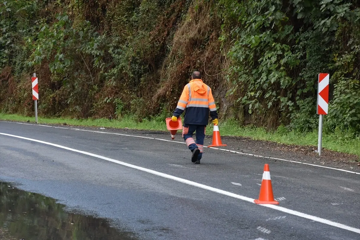 akcaabatta toprak kaymasi ulasim kontrollu IX3Xrj3O