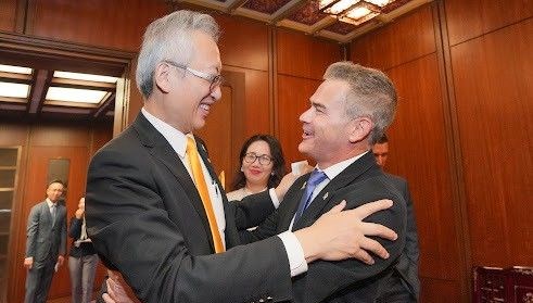 cinden israilli vekile sert tepki parcalara ayrilir 3cs3JgnO