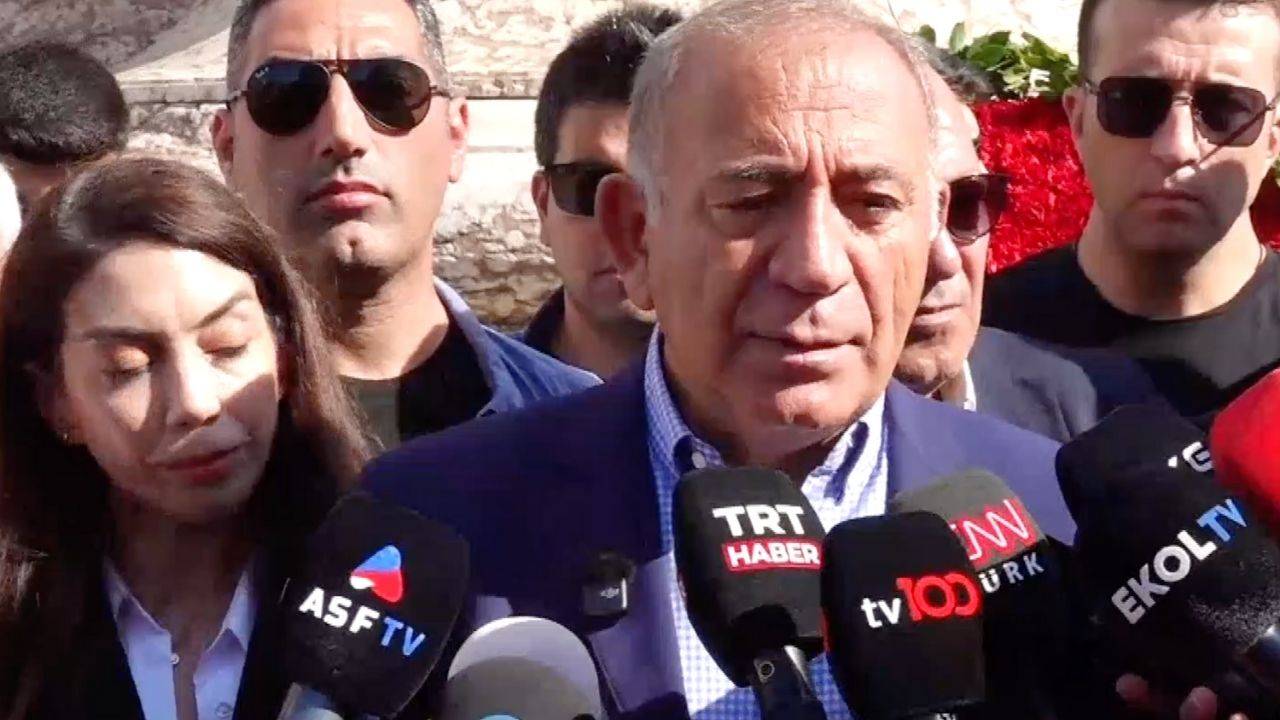 gursel tekin iki televizyon kanalina cikmadan baska bir yere cikmayacagim aziz ihsan aktasin arkadaslari kadar bize kiymet verin kmuzS6Q6