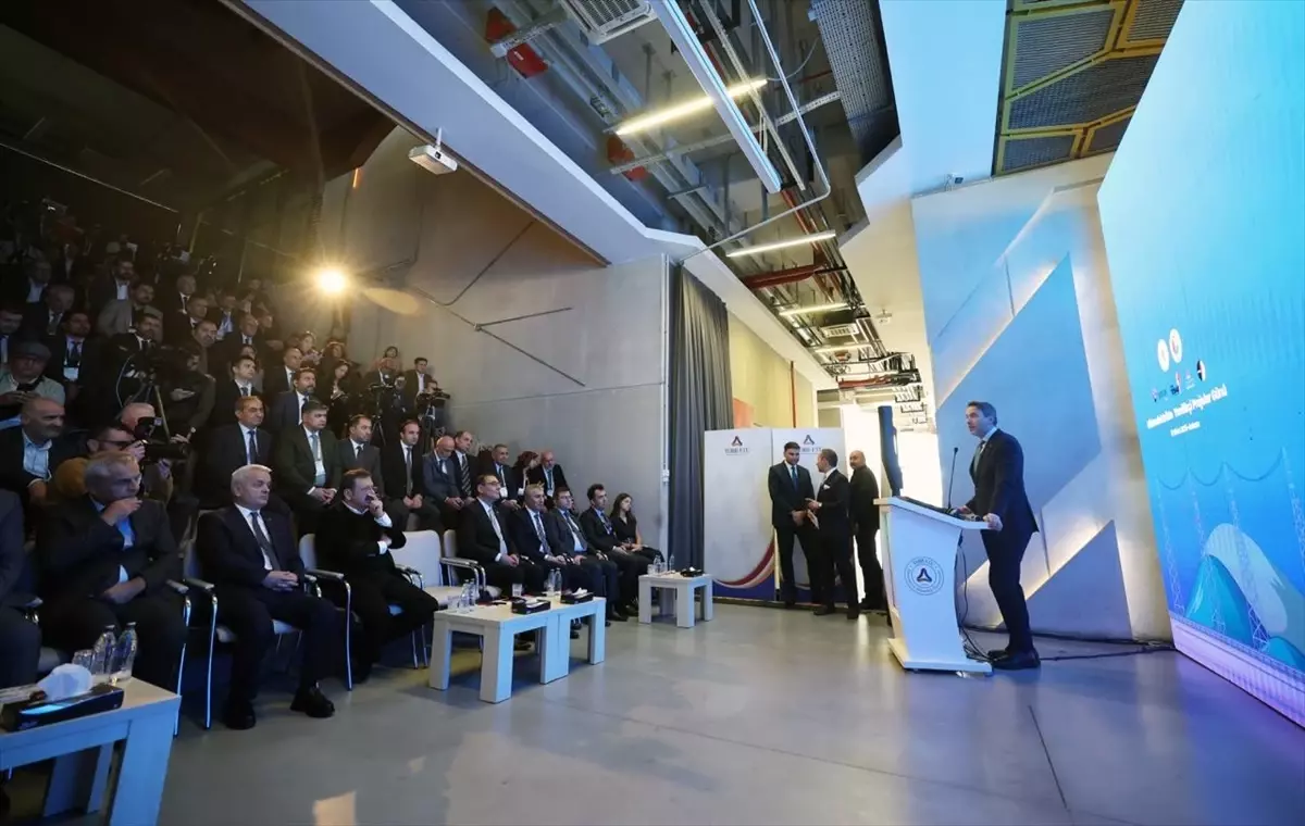 bakan bayraktar son 23 yilda yenilenebilir enerjideki devrimde heslerin onemli rol oynadigini belirtti Mq6Gkp41