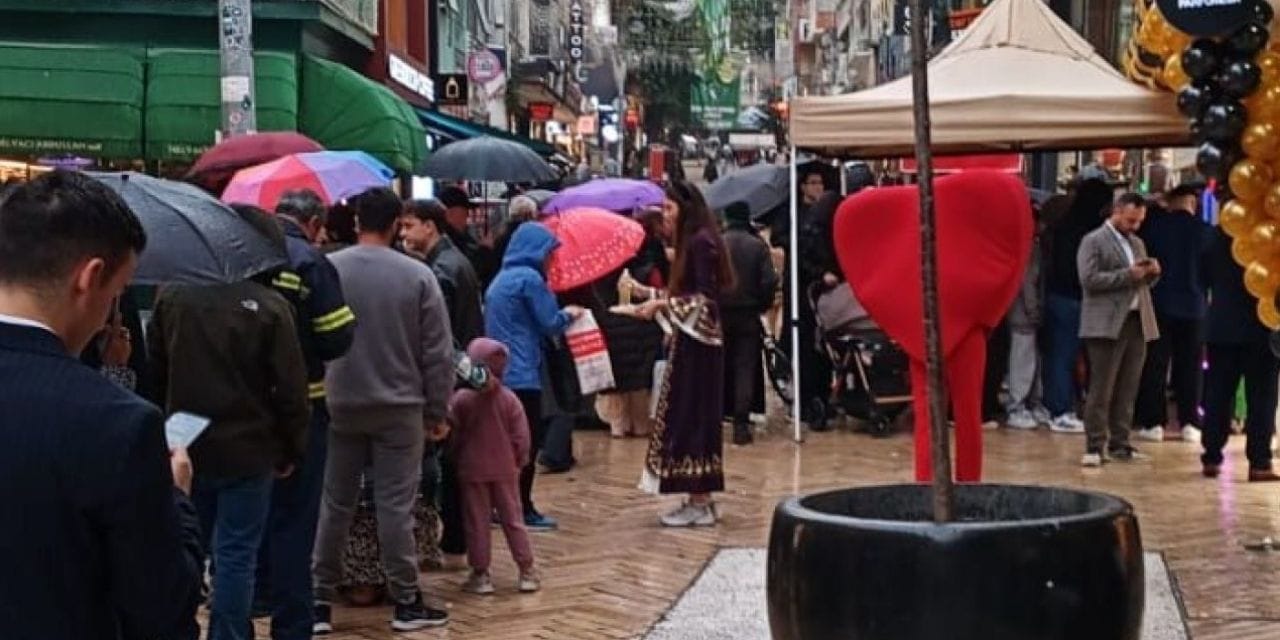 bu da bedava altin kuyrugu kuyumcunun kampanyasi izdiham yaratti bgSKO9rN