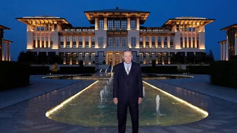 erdogan makamlar koltuklar unvanlar gelip gecicidir ve birer imtihan vesilesidir 3HcZiK3j.jpg