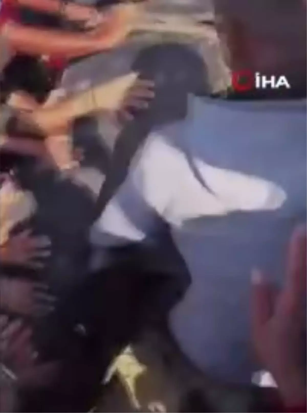 gazzede yaklasik 10 metre uzunlugundaki dev balik karaya vurdu RgvYZveL.jpg