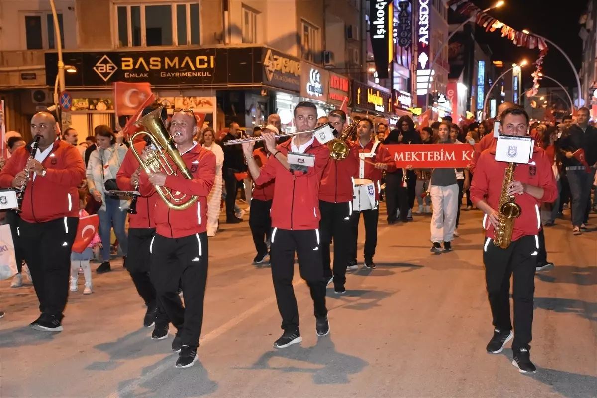 karamanda cumhuriyet bayrami fener alayi FuJeS6Xq.jpg