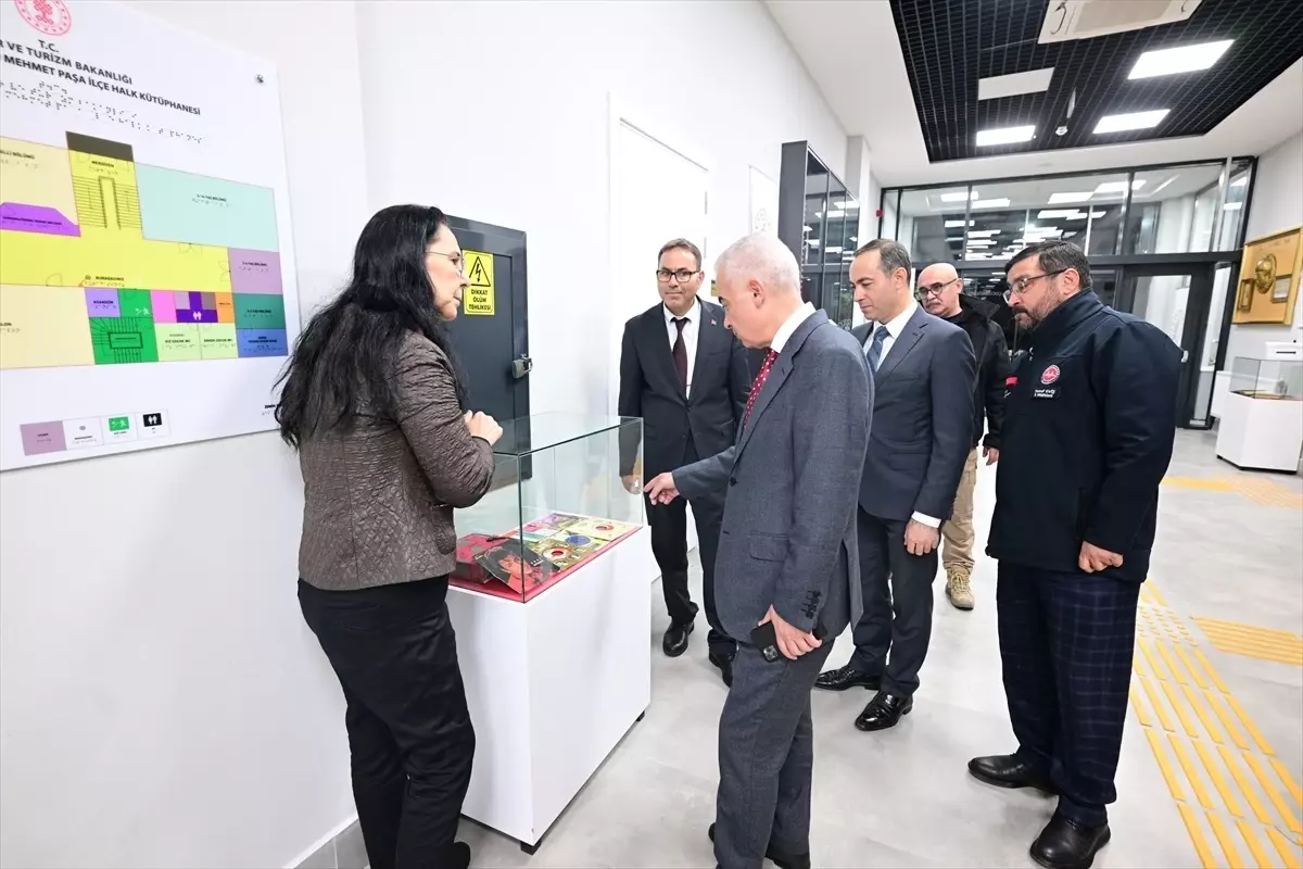 vali ugur turandan halk kutuphanesine ziyaret RVajSYKn