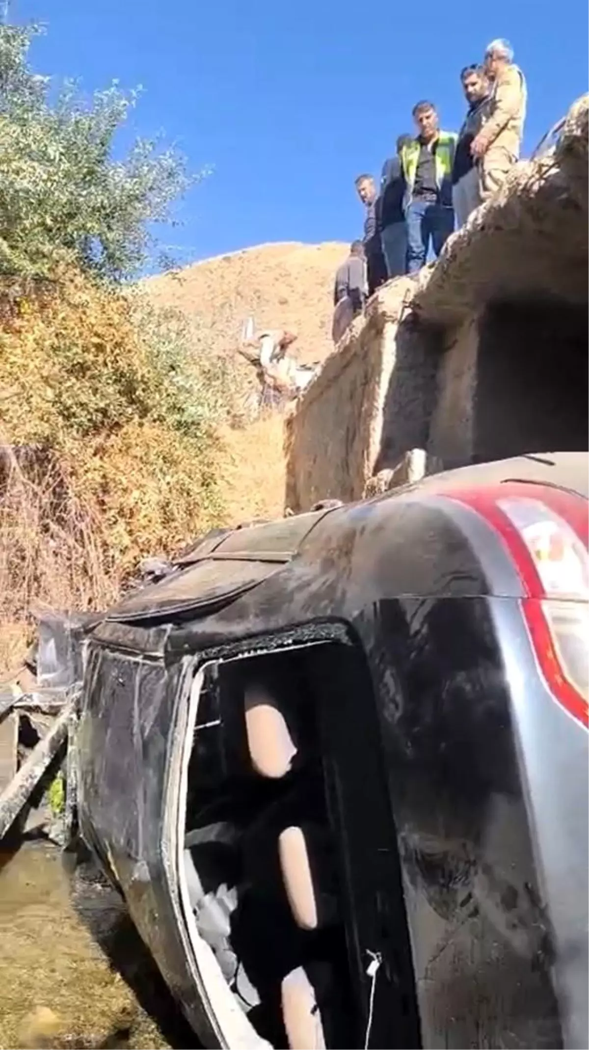 yuksekovada trafik kazasi 4 yarali zOE2hwdv.jpg