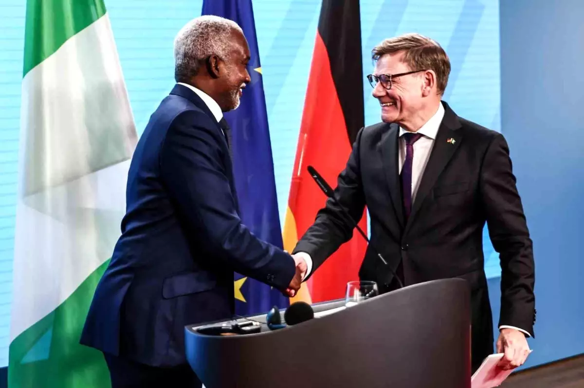 alman bakan wadephul suriyelilerin gonullu donusu gerceklesmezse zorla yapilabilir GC8FPPzY.jpg