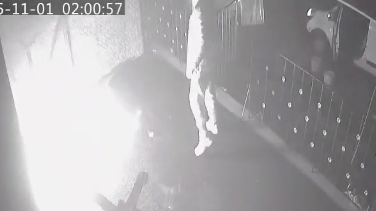 istanbulda kadini darbedilmekten kurtaran esnafin dukkanini atese verdi bvfXEmCa.jpg