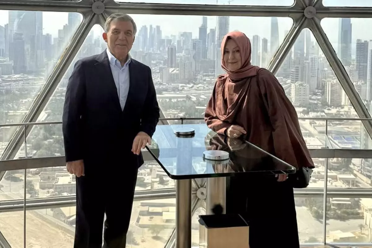 uzun suredir ortalarda yoklardi abdullah gul ve esi bakin nerede goruntulendi LbWjjG8E.jpg