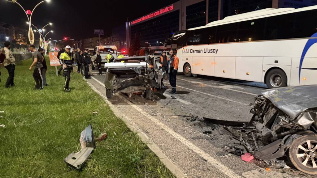 Yozgat’ta Dört Araçlı Zincirleme Kaza: 7 Yaralı